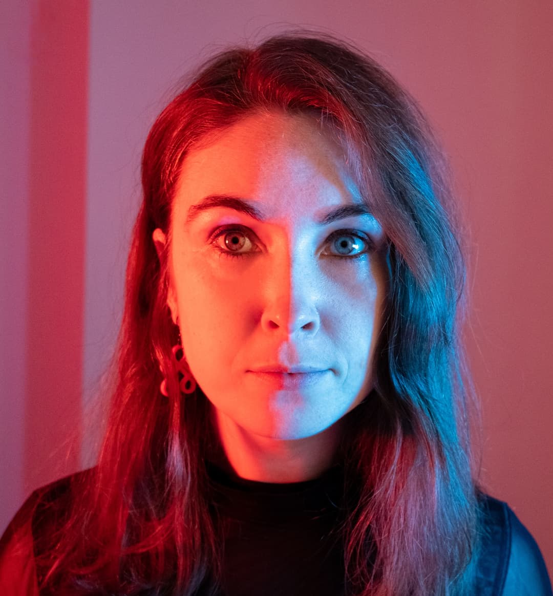 Headshot of Julia.